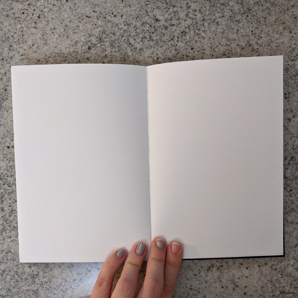 Black hardcover sketchbook - Picture 2 of 3